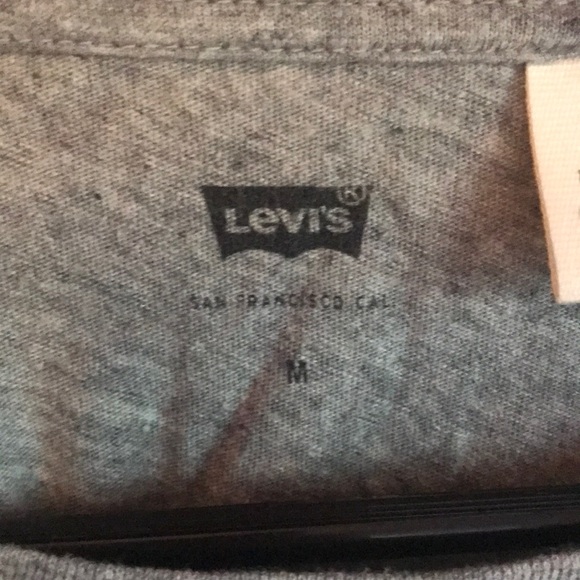 Levi’s T - Picture 2 of 3